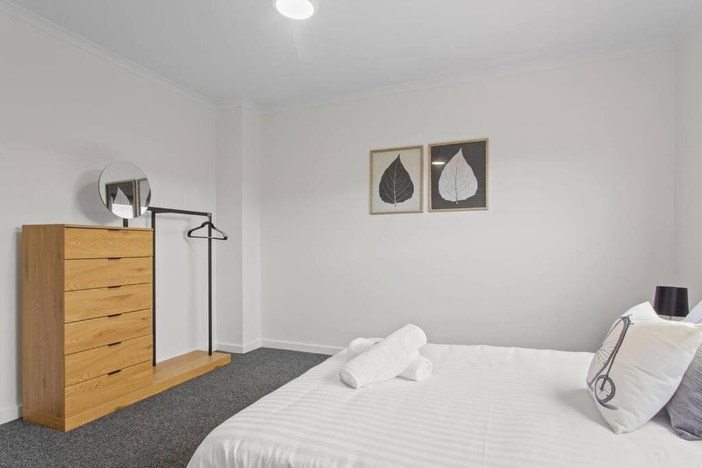 Apartmán Waterfront Townhouse - Picturesque Marina Views Port Lincoln Exteriér fotografie
